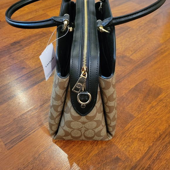SOLD! Coach Purse! Signature Lillie Carryall in Signature Canvas - Picture 4 of 9